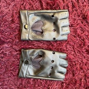 Fingerless faux leather gloves